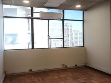 Amplia Oficina en venta en Santiago