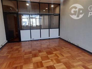 Amplia Oficina en venta en Santiago