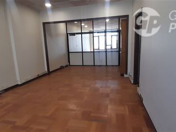 Amplia Oficina en venta en Santiago