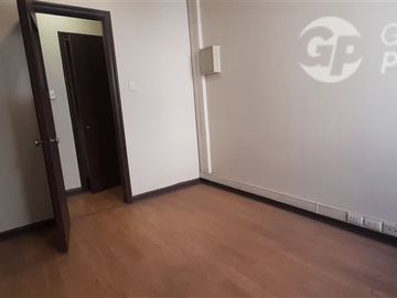 Amplia Oficina en venta en Santiago