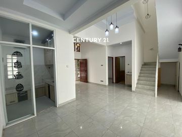 DI JUAL RUMAH 2 LANTAI STRATEGIS DI BEKASI