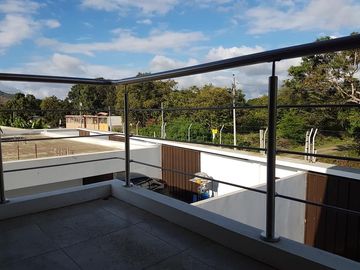 VENDO HERMOSA CASA DE ESTILO MODERNO Y SUTIL