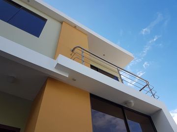 VENDO HERMOSA CASA DE ESTILO MODERNO Y SUTIL