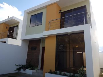 VENDO HERMOSA CASA DE ESTILO MODERNO Y SUTIL