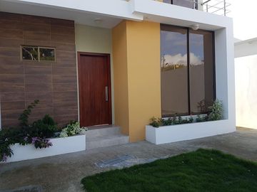 VENDO HERMOSA CASA DE ESTILO MODERNO Y SUTIL