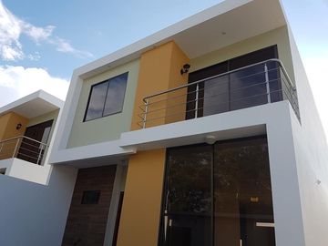 VENDO HERMOSA CASA DE ESTILO MODERNO Y SUTIL