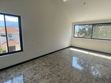 CASA EN VENTA EN CONTRY LA SILLA