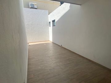 CASA EN VENTA EN CONTRY LA SILLA