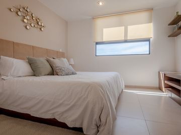 Se Vende Casa en Altos Juriquilla con Roof Garden, Alberca, Premium.