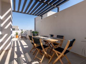 Se Vende Casa en Altos Juriquilla con Roof Garden, Alberca, Premium.