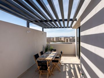 Se Vende Casa en Altos Juriquilla con Roof Garden, Alberca, Premium.
