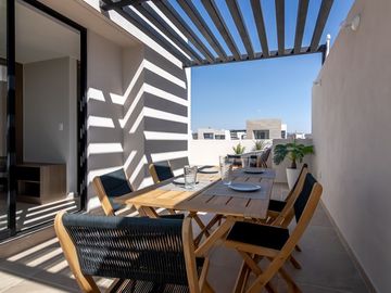 Se Vende Casa en Altos Juriquilla con Roof Garden, Alberca, Premium.