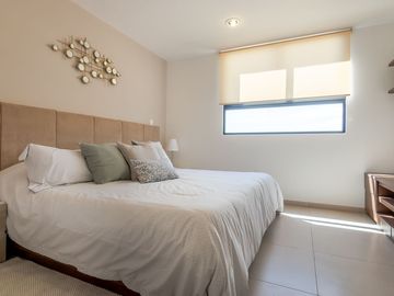 Se Vende Casa en Altos Juriquilla con Roof Garden, Alberca, Premium.