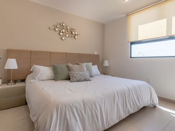 Se Vende Casa en Altos Juriquilla con Roof Garden, Alberca, Premium.