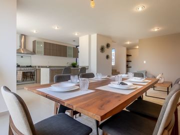 Se Vende Casa en Altos Juriquilla con Roof Garden, Alberca, Premium.