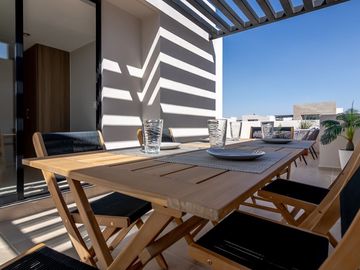 Se Vende Casa en Altos Juriquilla con Roof Garden, Alberca, Premium.