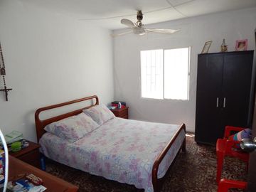 casa-local en venta en montecristo. Cod V83758