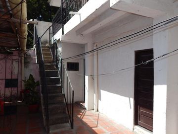 casa-local en venta en montecristo. Cod V83758