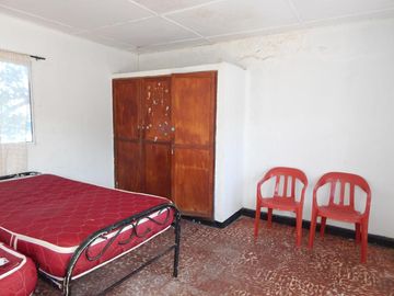 casa-local en venta en montecristo. Cod V83758
