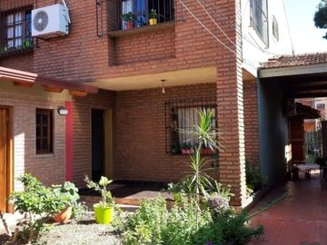 Amplia casa  cerca del centroPosadas