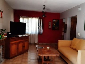 Amplia casa  cerca del centroPosadas