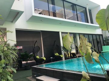 umah Mewah Ada Kolam Renang di Sektor 7 Menteng Bintaro 5171.