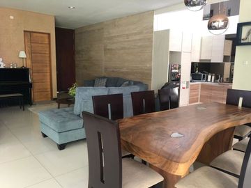 umah Mewah Ada Kolam Renang di Sektor 7 Menteng Bintaro 5171.
