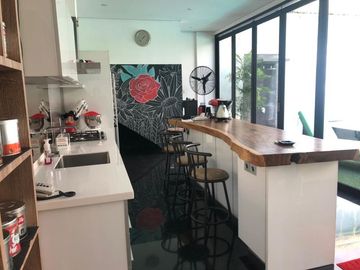 umah Mewah Ada Kolam Renang di Sektor 7 Menteng Bintaro 5171.