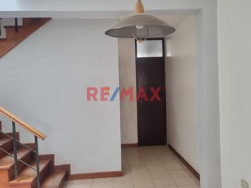 ¡Oportunidad Única en José Leonardo Ortiz, Chiclayo!

🏠 Se vende encantadora casa urbana en la dirección América 785, un lugar con gran potencial y