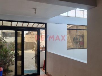 ¡Oportunidad Única en José Leonardo Ortiz, Chiclayo!

🏠 Se vende encantadora casa urbana en la dirección América 785, un lugar con gran potencial y