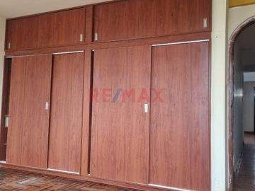 ¡Oportunidad Única en José Leonardo Ortiz, Chiclayo!

🏠 Se vende encantadora casa urbana en la dirección América 785, un lugar con gran potencial y