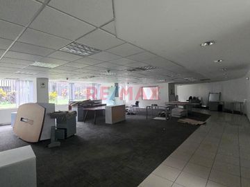 Eleva Tu Empresa En San Isidro Golf – Oficina En Alquiler