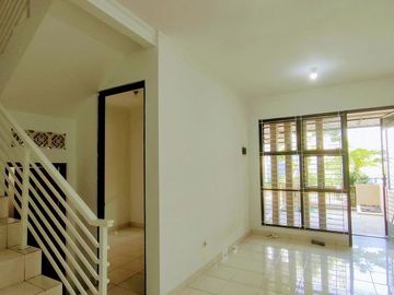 JALAN LEBAR! RUMAH 2 LANTAI REGENCY MELATI MAS JUAL MURAH
