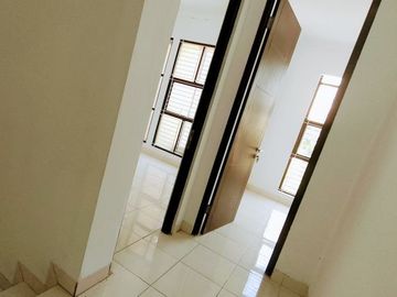JALAN LEBAR! RUMAH 2 LANTAI REGENCY MELATI MAS JUAL MURAH