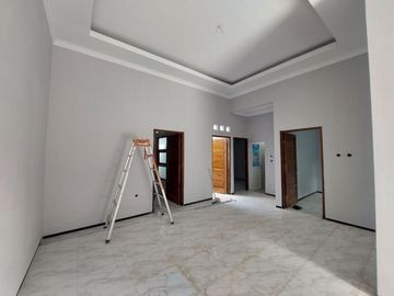 Rumah Strategis Tepi Jalan di Purwomartani