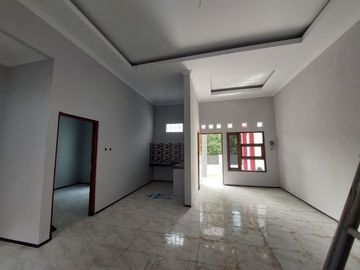 Rumah Strategis Tepi Jalan di Purwomartani