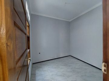 Rumah Strategis Tepi Jalan di Purwomartani