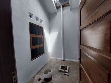 Rumah Strategis Tepi Jalan di Purwomartani