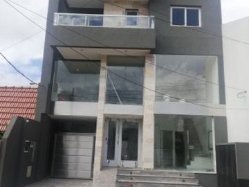 DEPARTAMENTO SEMIPISO AL FRENTE DE 2 AMBIENTES, 4 PISO, 57 M2. EXCELENTE UBICACION.