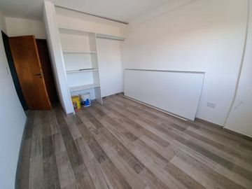 DEPARTAMENTO SEMIPISO AL FRENTE DE 2 AMBIENTES, 4 PISO, 57 M2. EXCELENTE UBICACION.