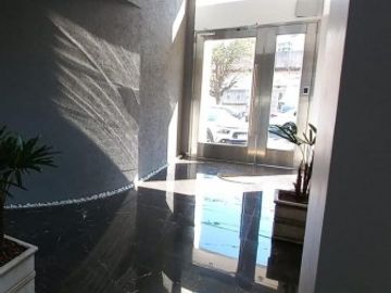 DEPARTAMENTO SEMIPISO AL FRENTE DE 2 AMBIENTES, 4 PISO, 57 M2. EXCELENTE UBICACION.