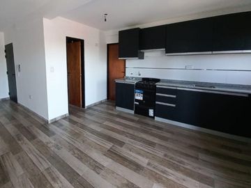 DEPARTAMENTO SEMIPISO AL FRENTE DE 2 AMBIENTES, 4 PISO, 57 M2. EXCELENTE UBICACION.
