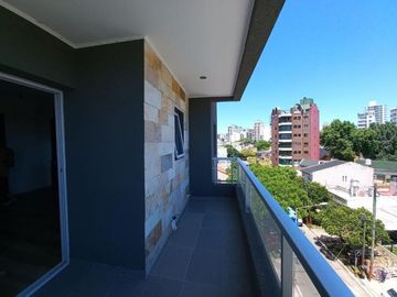 DEPARTAMENTO SEMIPISO AL FRENTE DE 2 AMBIENTES, 4 PISO, 57 M2. EXCELENTE UBICACION.