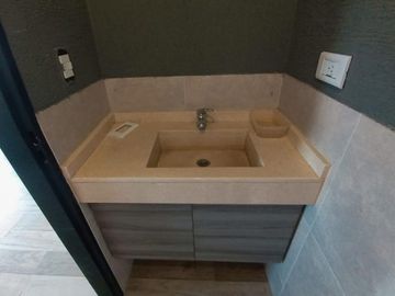DEPARTAMENTO SEMIPISO AL FRENTE DE 2 AMBIENTES, 4 PISO, 57 M2. EXCELENTE UBICACION.