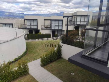 VENDO CASA EN CONOCOTO