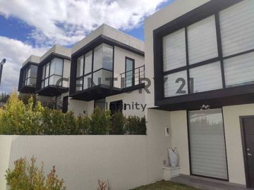 VENDO CASA EN CONOCOTO