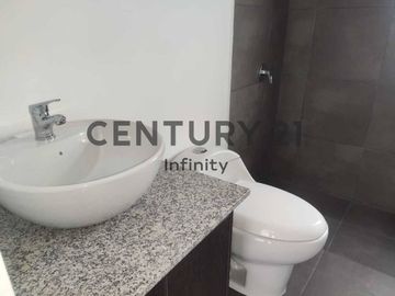 VENDO CASA EN CONOCOTO