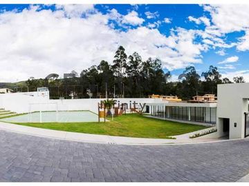 VENDO CASA EN CONOCOTO