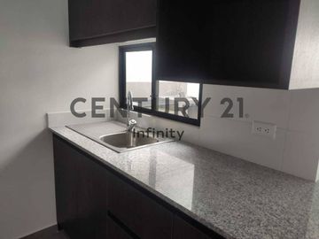VENDO CASA EN CONOCOTO