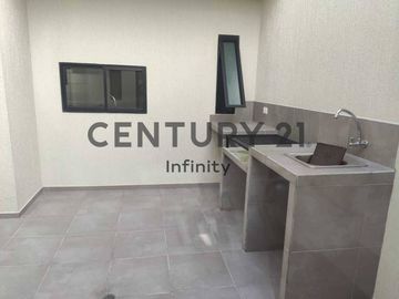 VENDO CASA EN CONOCOTO
